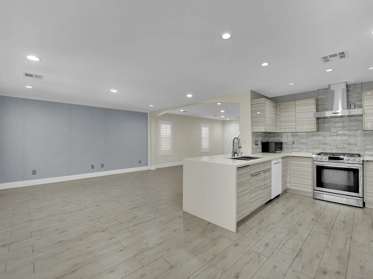 9645 Grapeland Avenue- - 1 — Photo 3