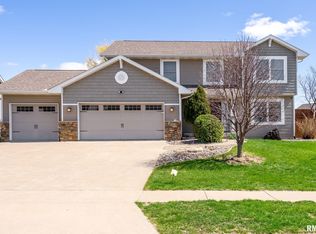 6313 Dorothys Dr, Bettendorf, IA 52722