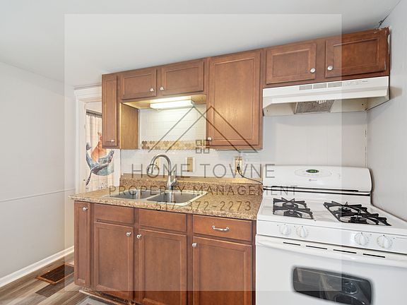 3rd image of 909 N Seymour Ave #2