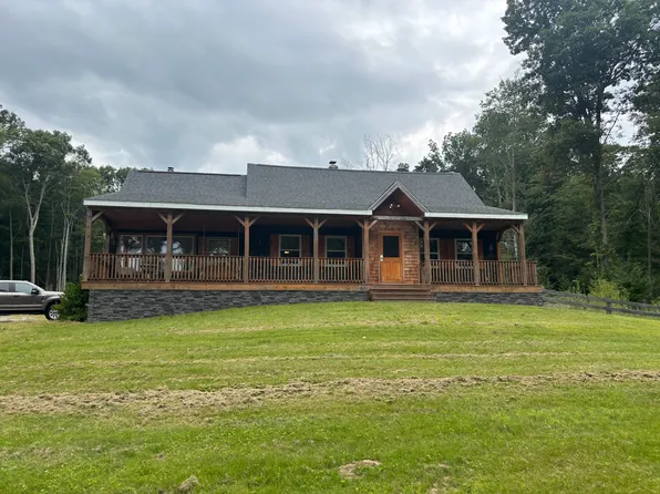 10 Railroad St, Pomfret Center, CT 06259