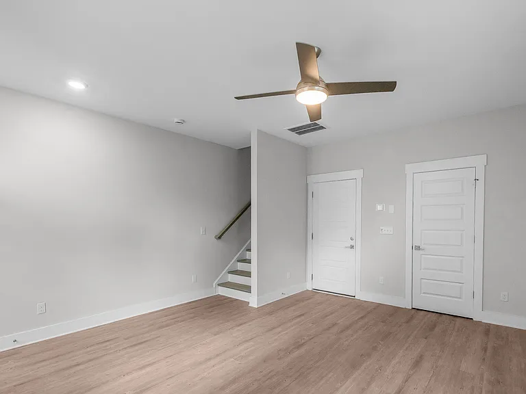 570 W End Dr — Photo 8