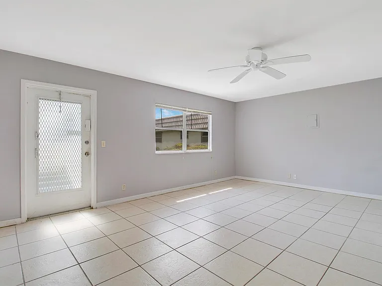 175 Valencia Dr #H — Photo 8