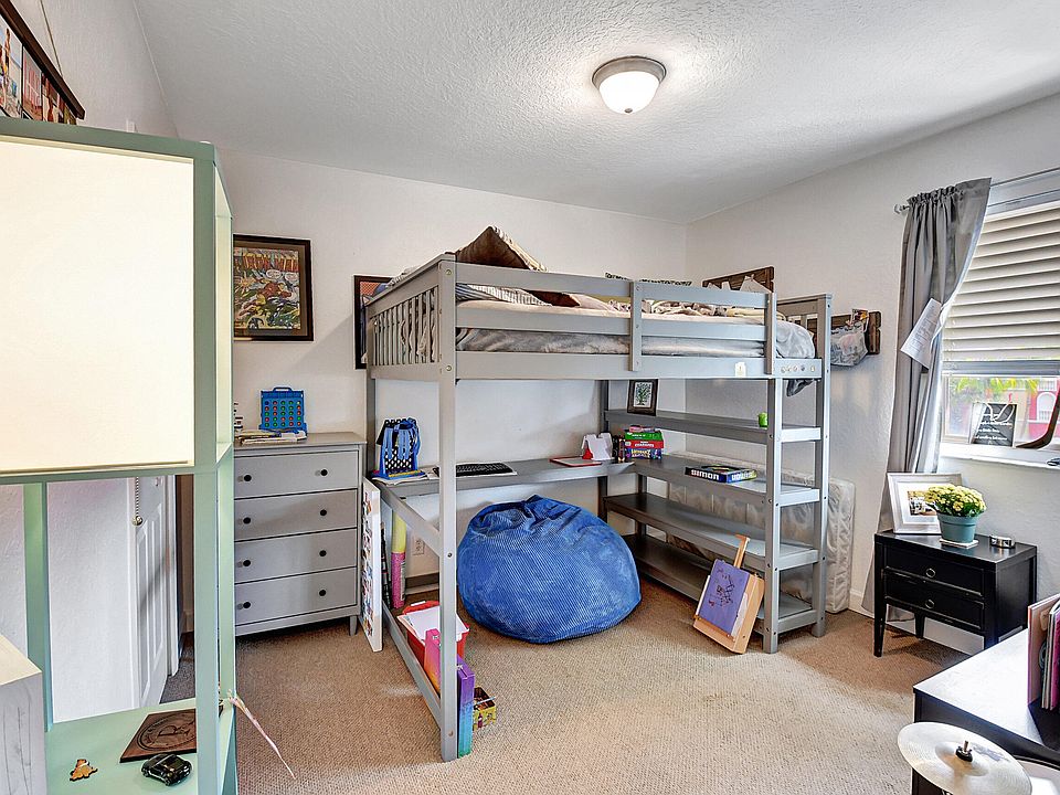 1st image of 426 Bayfront Drive