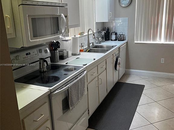 5th image of 2631 SE 19th Ct #104-C