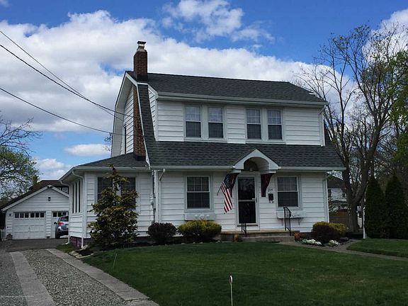2nd image of 215 Pine St