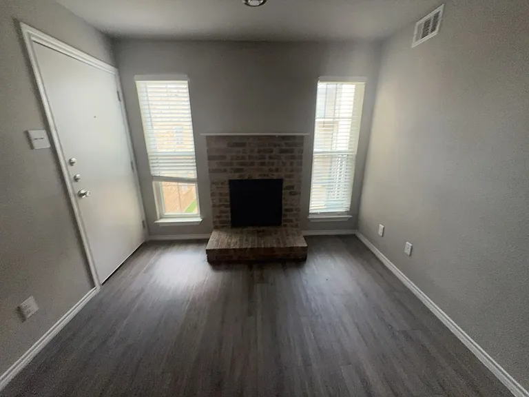 9520 Royal Ln #220 — Photo 2