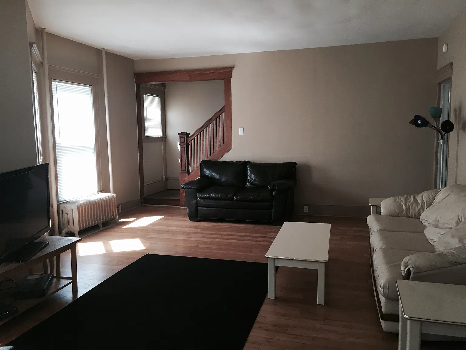 6 bed, 2200 sqft, $2,400 — Photo 2