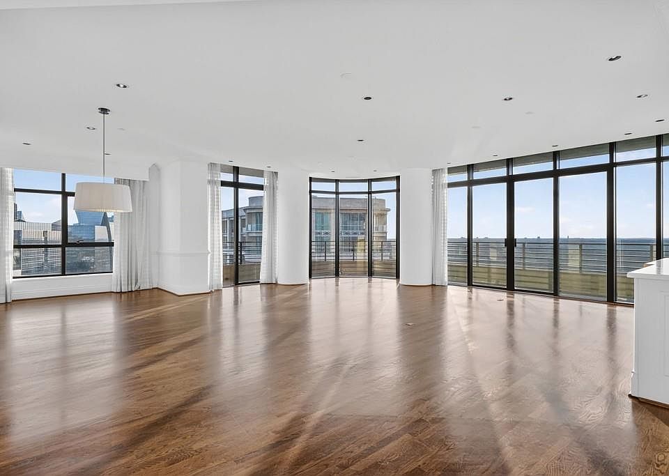 1st image of 750 Park Ave NE APT 25W