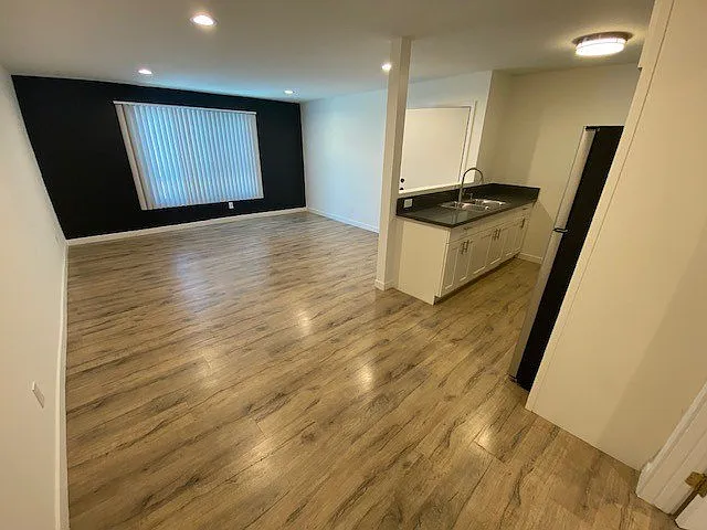 14153 Victory Blvd. — Photo 26
