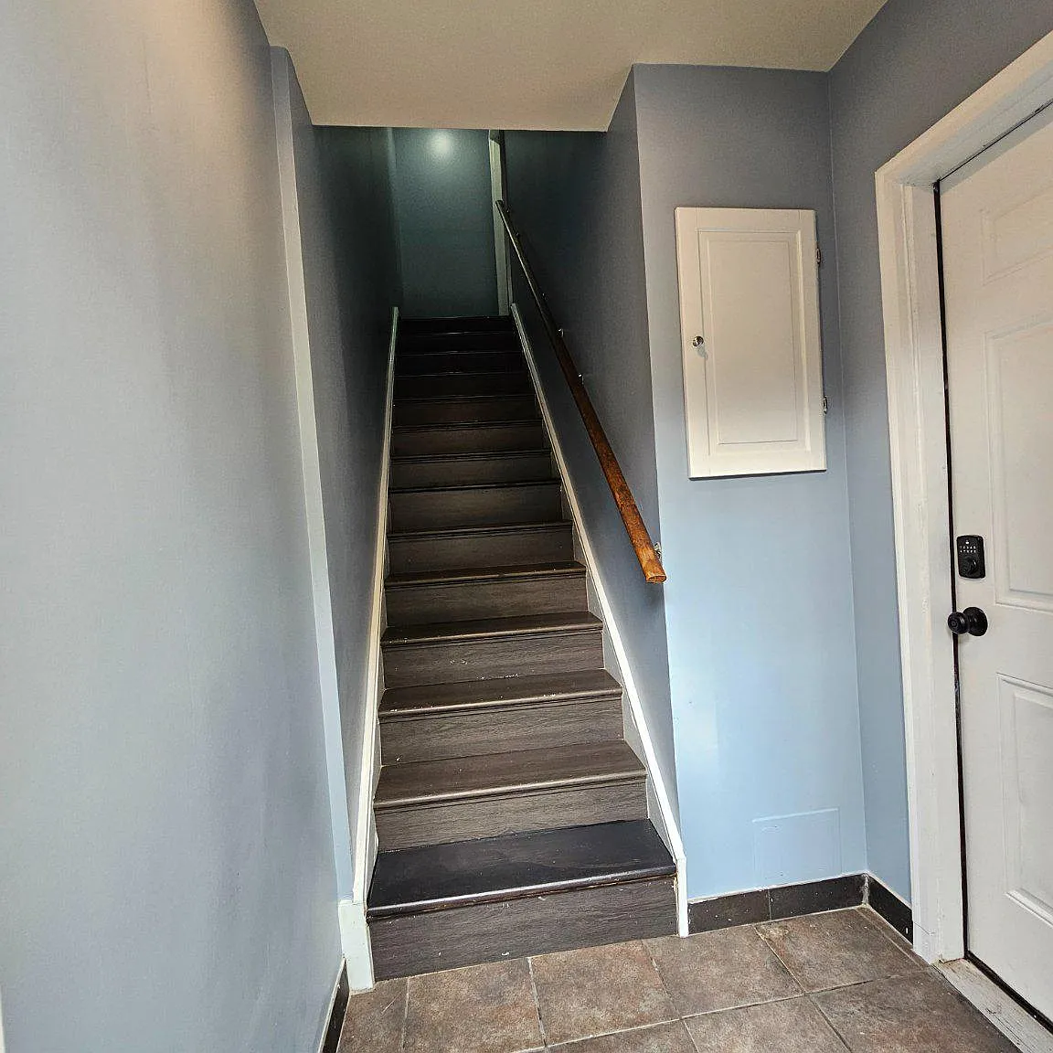 3 bed, 2.0 bath, 2064 sqft, $3,254 — Photo 2