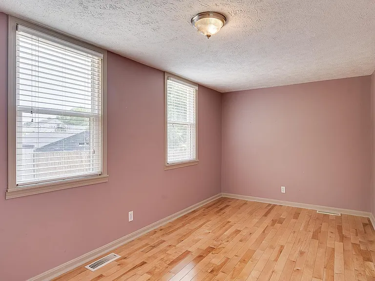 1113 Reutlinger Ave — Photo 15