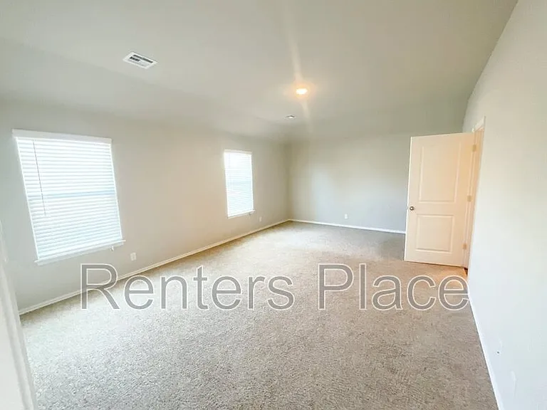 3318 N 23rd West Ave — Photo 7