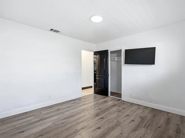 6552 N Augusta St — Photo 21
