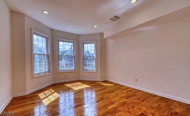 3 bed, 1.0 bath, 1247 sqft, $2,300 — Photo 1