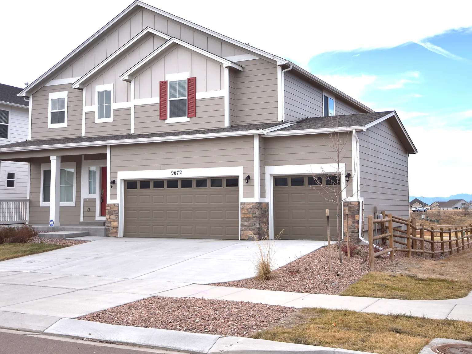 6 bed, 4901 sqft, $3,700 — Photo 2