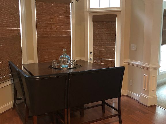 Breakfast/sit in kitchen 