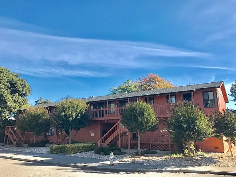 Bridgeview Apartments — Photo 12