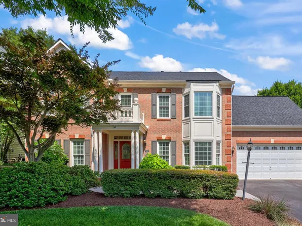 12916 Hedgetop Dr, Herndon, VA 20171