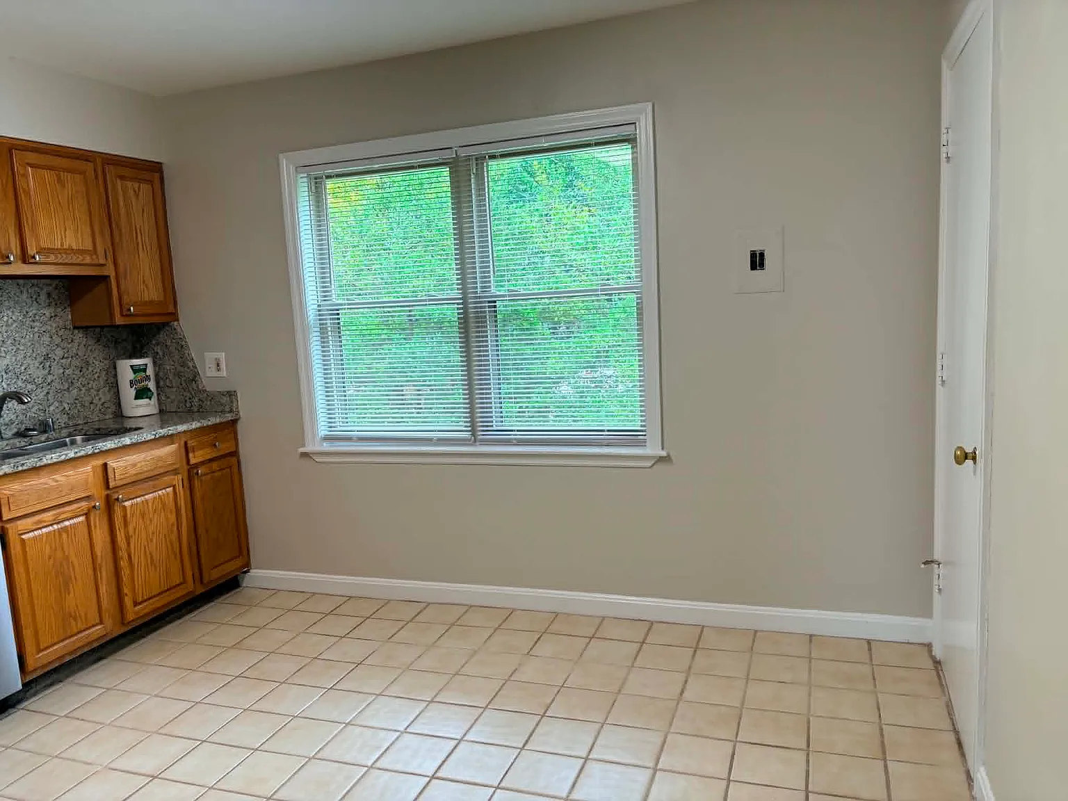 2 bed, 800 sqft, $1,100 — Photo 4