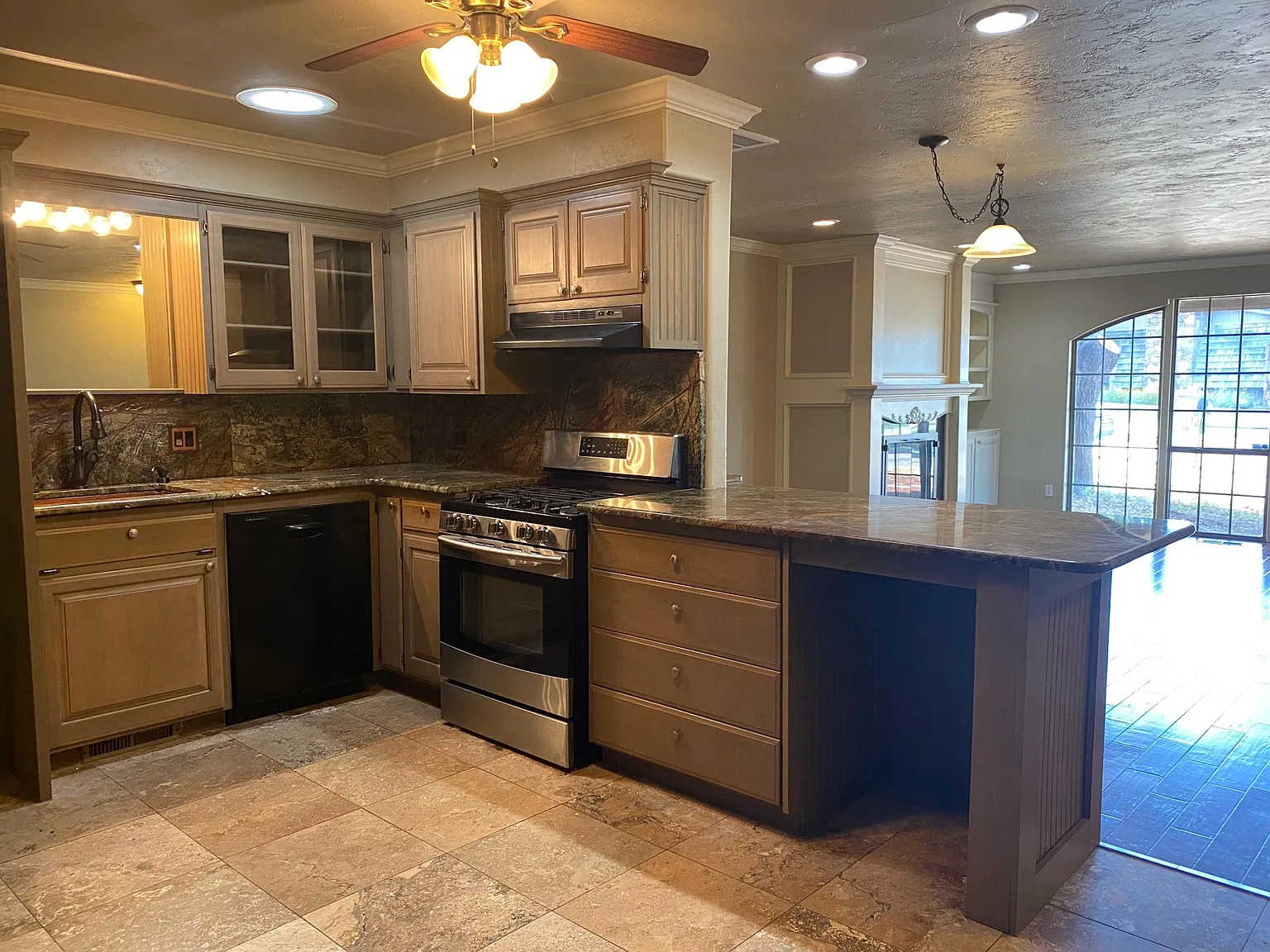 3000 Rosewood Ln — Photo 4