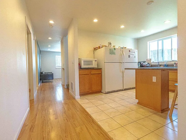 616 NE 53rd St #204 — Photo 17