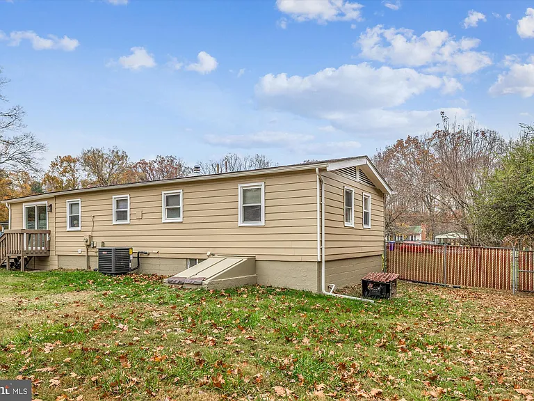 4250 Piper Ln — Photo 11