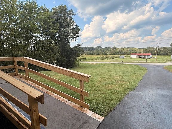 4th image of 2753 Waterview Rd