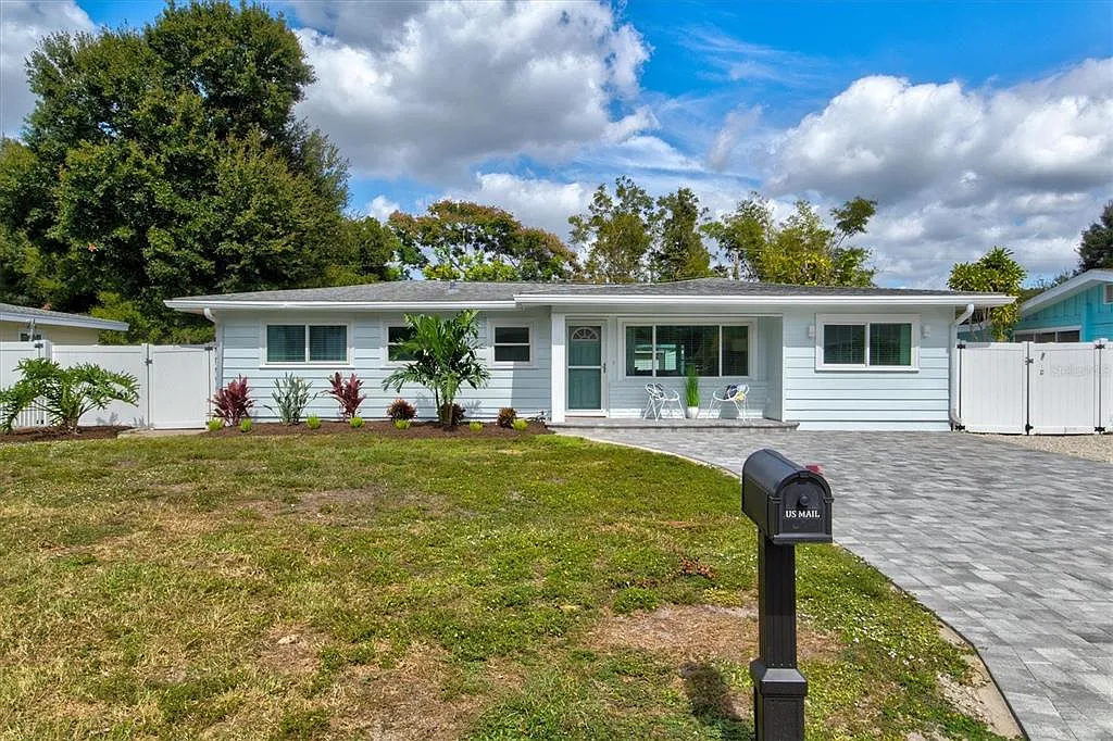 3 bed, 2.0 bath, 1415 sqft, $10,000 — Photo 1