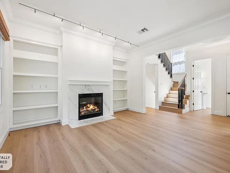 909 Ramona St — Photo 4