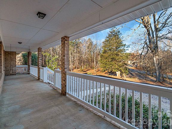 5th image of 1626 Camp Creek Rd