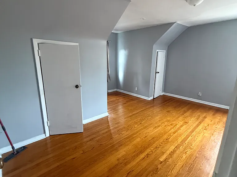 107 Warren St — Photo 7