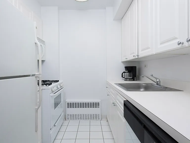 230 W 55th St #6G — Photo 4