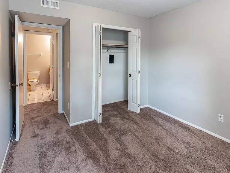 Crestview at Louisville Apartments — Photo 16