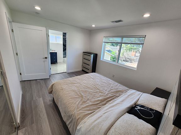 4th image of 10742 Gerald Ave