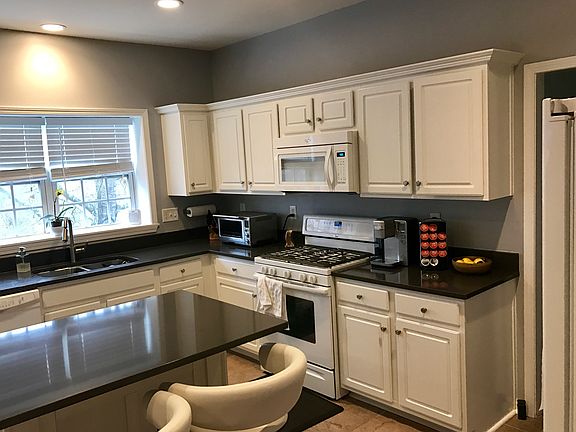 4th image of 2544 Haddenham Ln SW