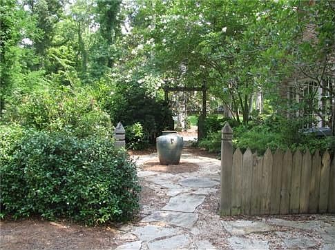4th image of 420 Pecan Dr