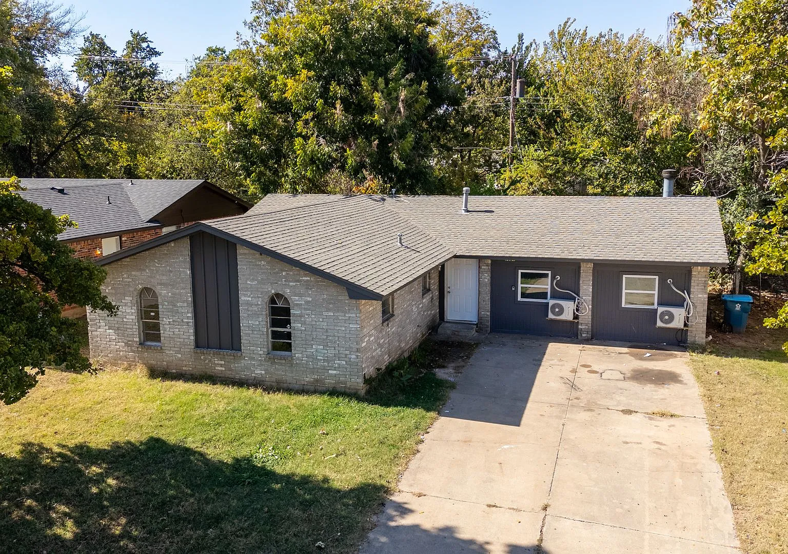 1521 Marydale Avenue — Photo 2