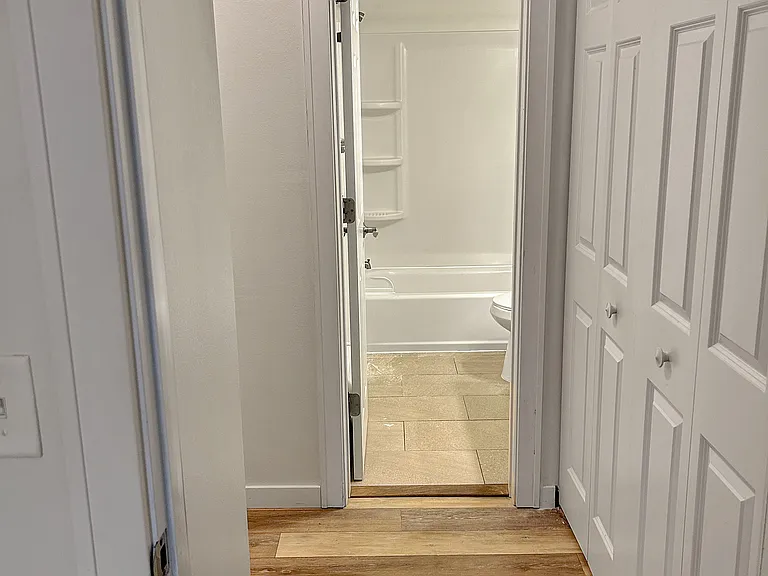 Tradewinds Apartments — Photo 8