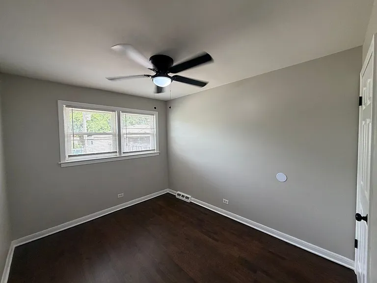 9756 S Lowe Ave — Photo 11