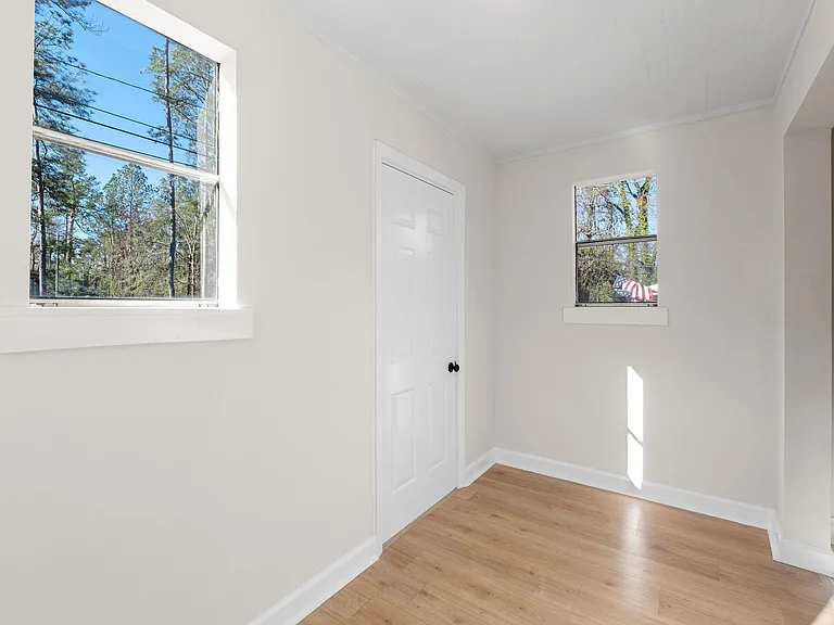 2833 Hazel St — Photo 3
