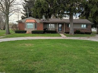 2567 Saint Clair River Dr, Algonac, MI