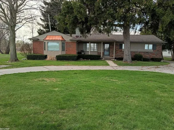 2567 Saint Clair River Dr, Algonac, MI 48001