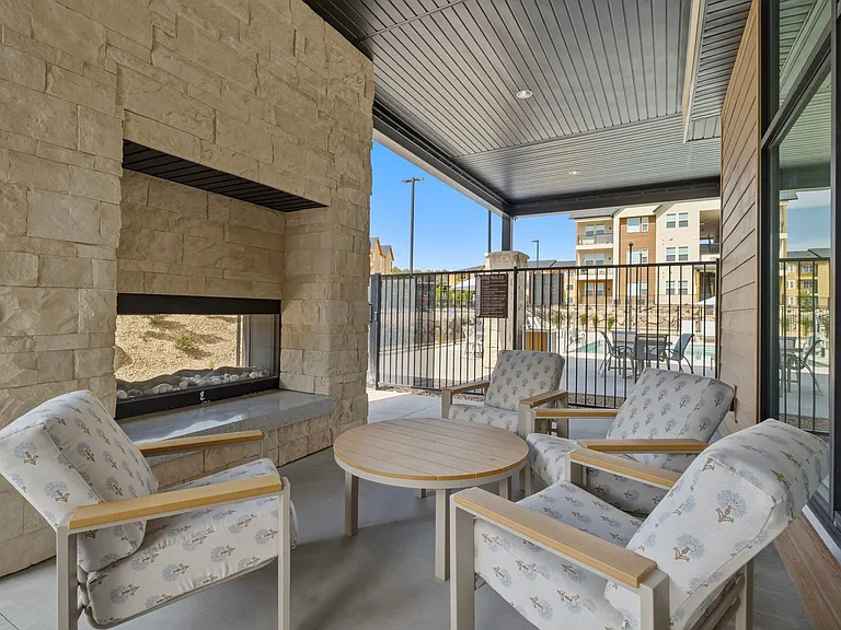 The Henley Apartments — Photo 20