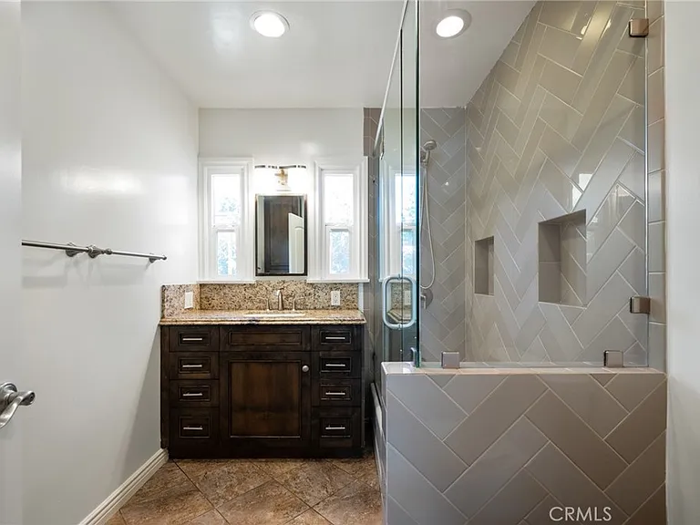 2526 Purdue Ave — Photo 17