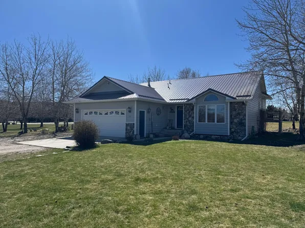 82 Stillwater Dr, Absarokee, MT 59001