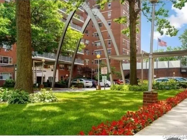 52-40 39 Drive #8N, Woodside, NY 11377