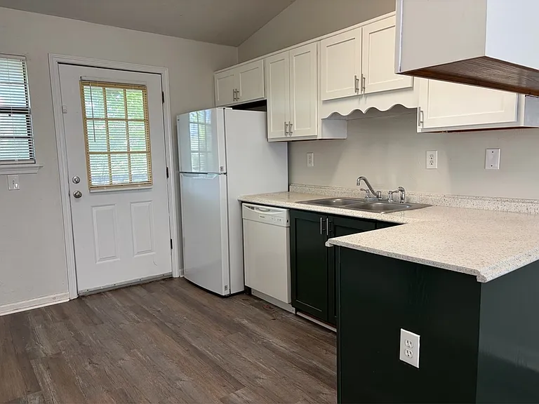 2349 Horne Ave #C — Photo 3