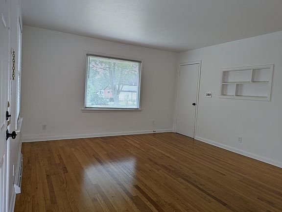 2nd image of 2711 Canterbury Ln #2711