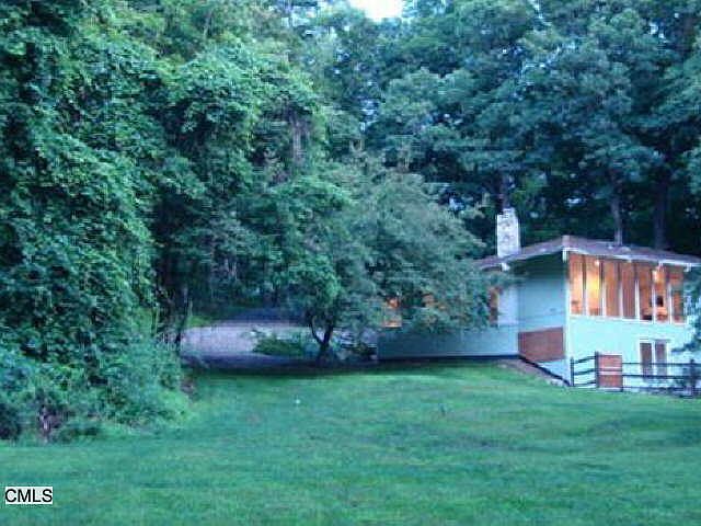 2nd image of 87 Millstone Rd