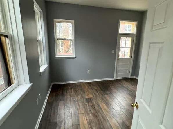 19 1/2 N 4th St APT 3R, Harrisburg, PA 17101